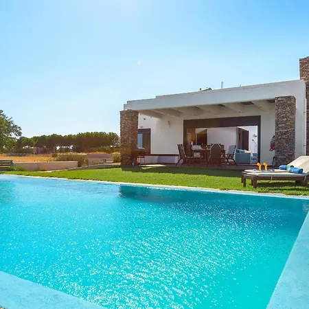 Villa Cristelia Seafront And Pool *