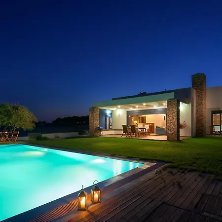 Cristelia Seafront And Pool Villa Lakhania